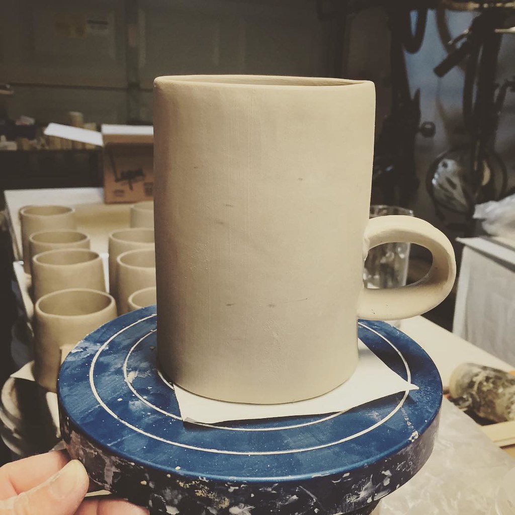 Making jumbo mugs! I love a big cup of joe in the am...someone else must too. ☕️ taking advantage of long studio days while my hubby and daughter visit colleges on the west coast this week. #handbuilding #slabwork #clay #pottery #ceramics #mugs #bla