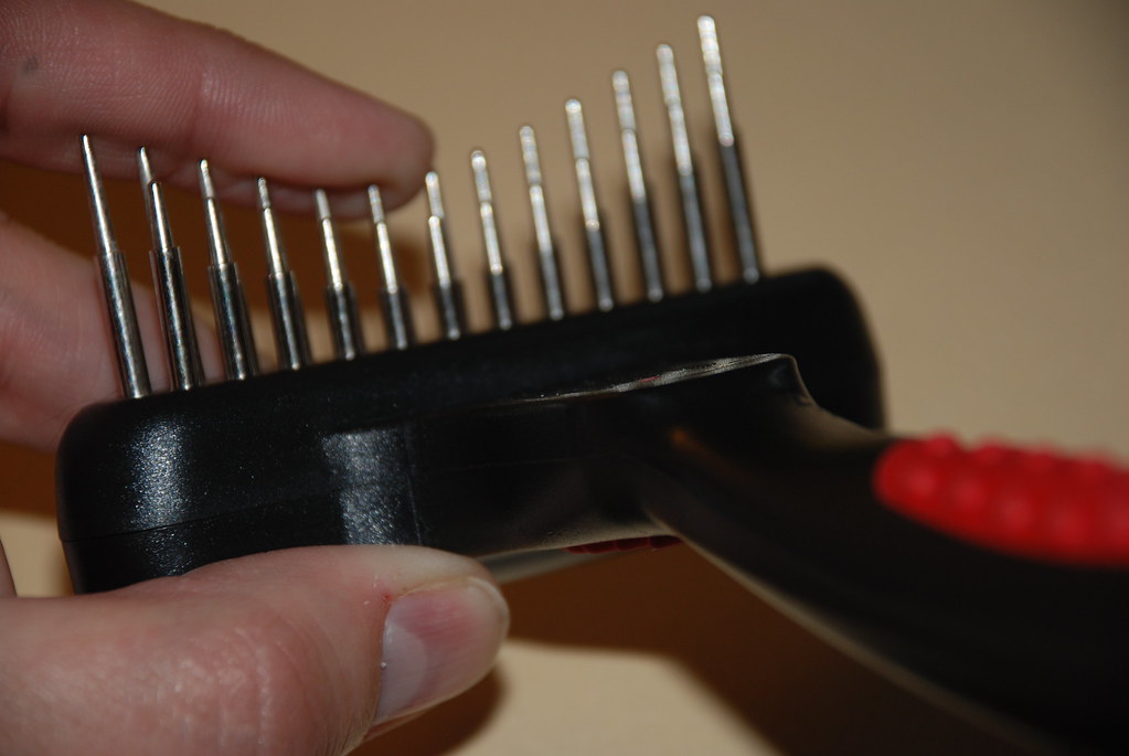 Contour shape of the Mikki Undercoat Rake