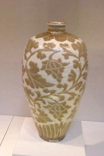 Vase Northern Song Dynasty China 11th-12th century stoneware with sgraffito decoration (Cizhou ware)