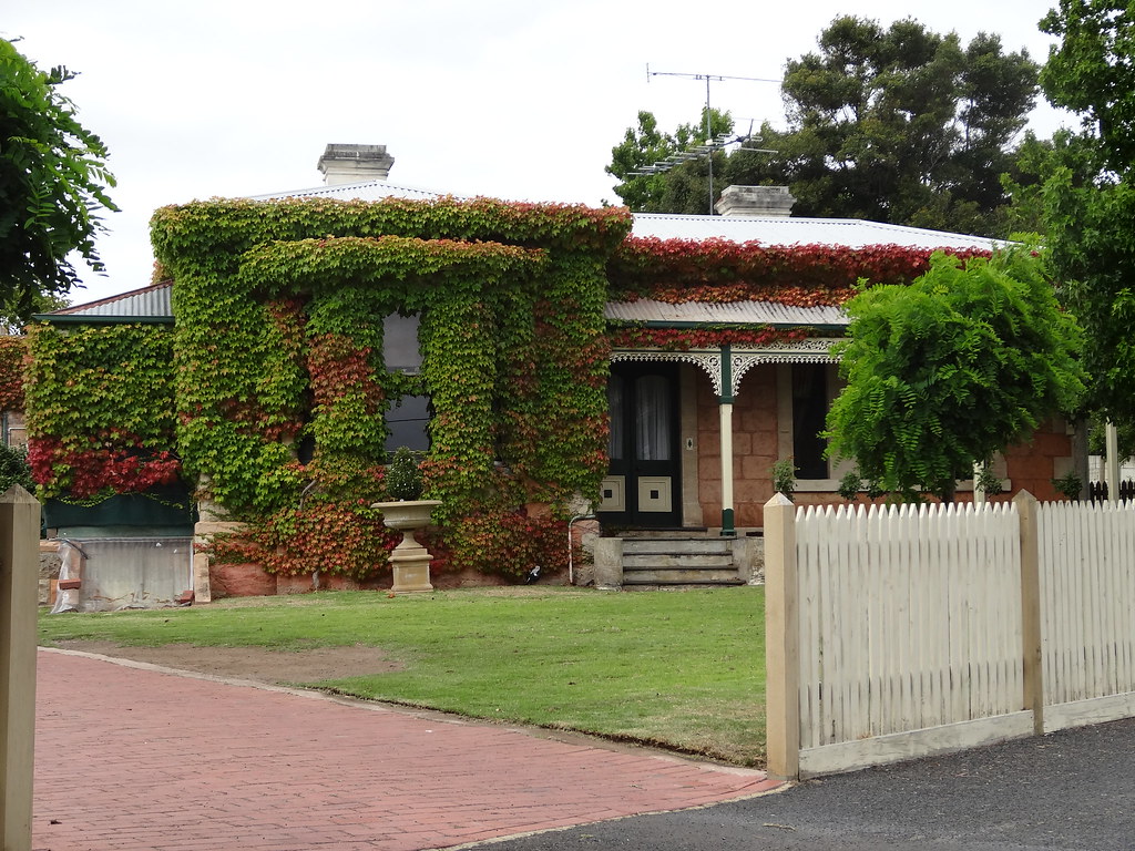 mount Gambier. Fine old house once home to a stone mason who built the Anglican Church Rectory and the Gambier Gaol. House built 1876 to show off his skills.
